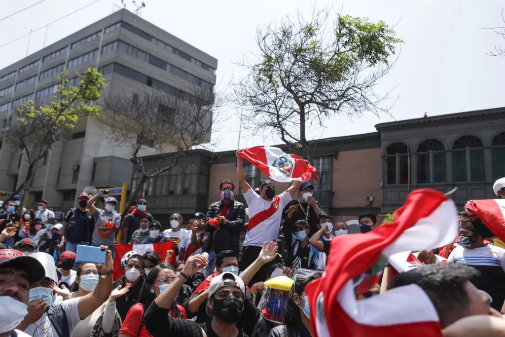 Festejos en las calles de Perú