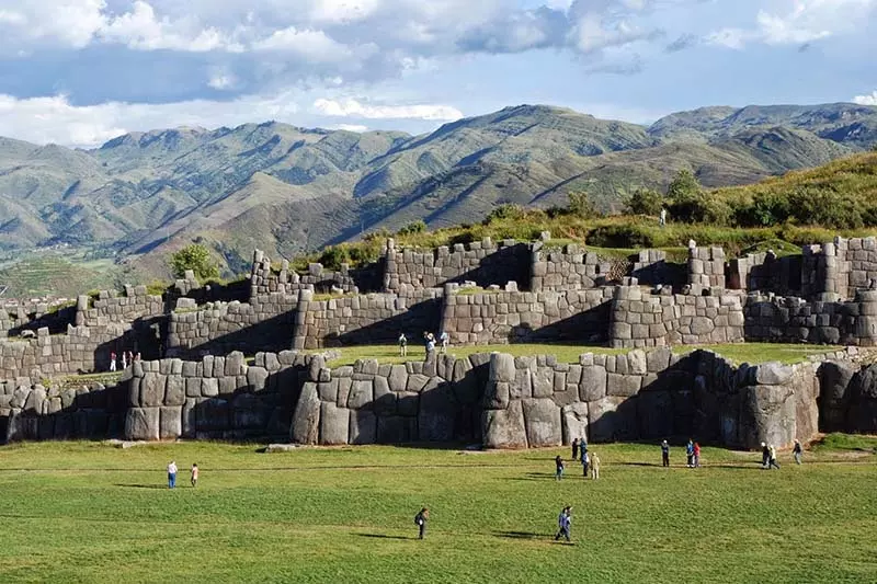 Las plataformas superpuestas de la fortaleza de Sacsayhuamán