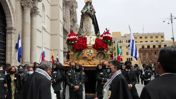 Procesión en Lima en la festividad de Santa Rosa