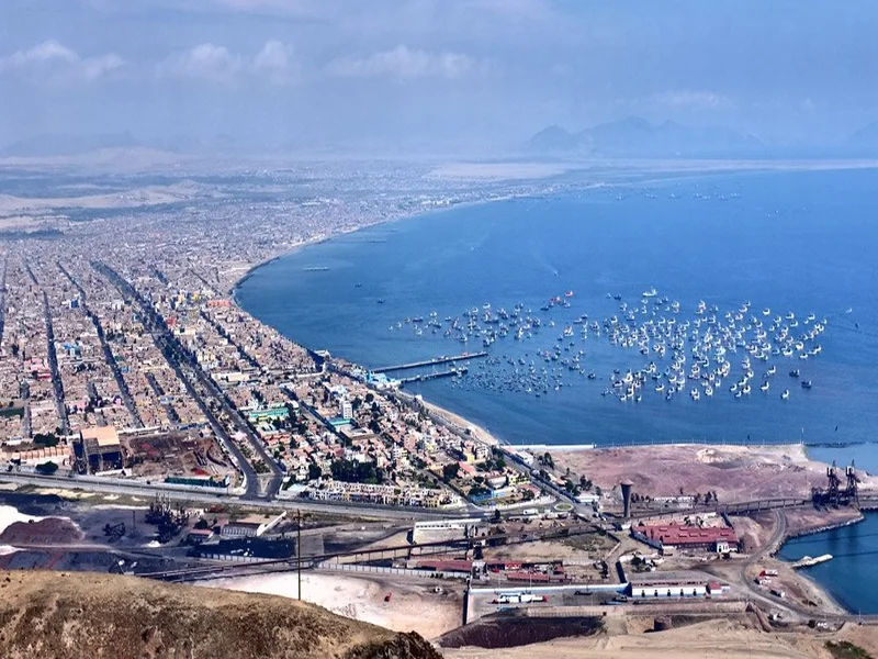 Vista panorámica de la Bahía de Chimbote y la ciudad.