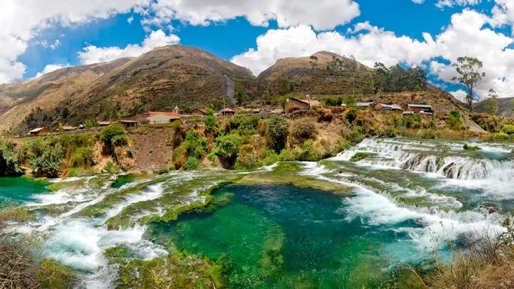 Cascadas y lagunas de Huancaya.